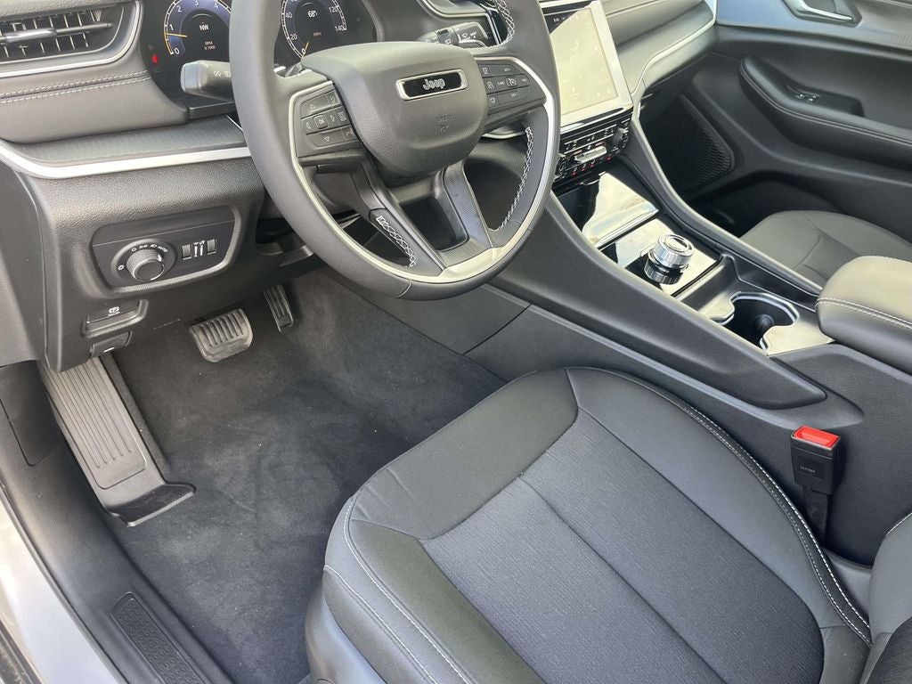 2025 Jeep Grand Cherokee GRAND CHEROKEE LAREDO X 4X4