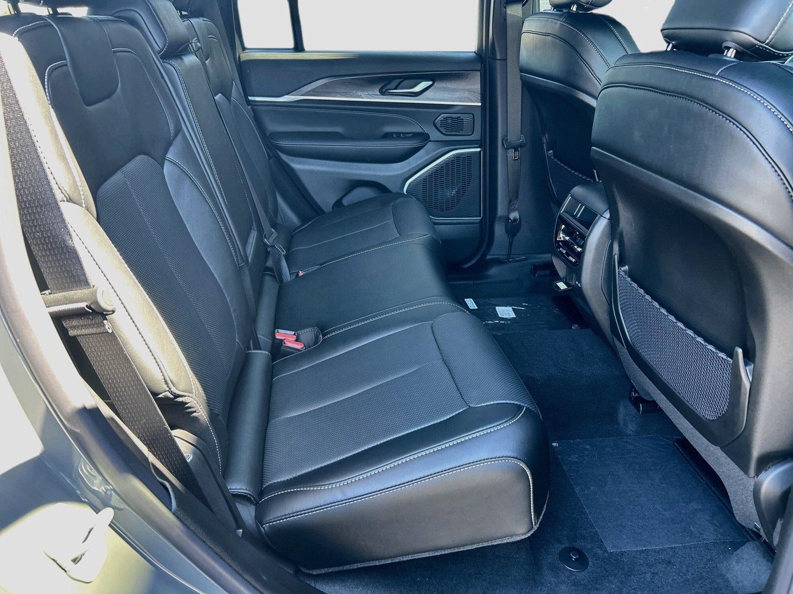 2027 Jeep Grand Cherokee GRAND CHEROKEE LIMITED RESERVE 4X4