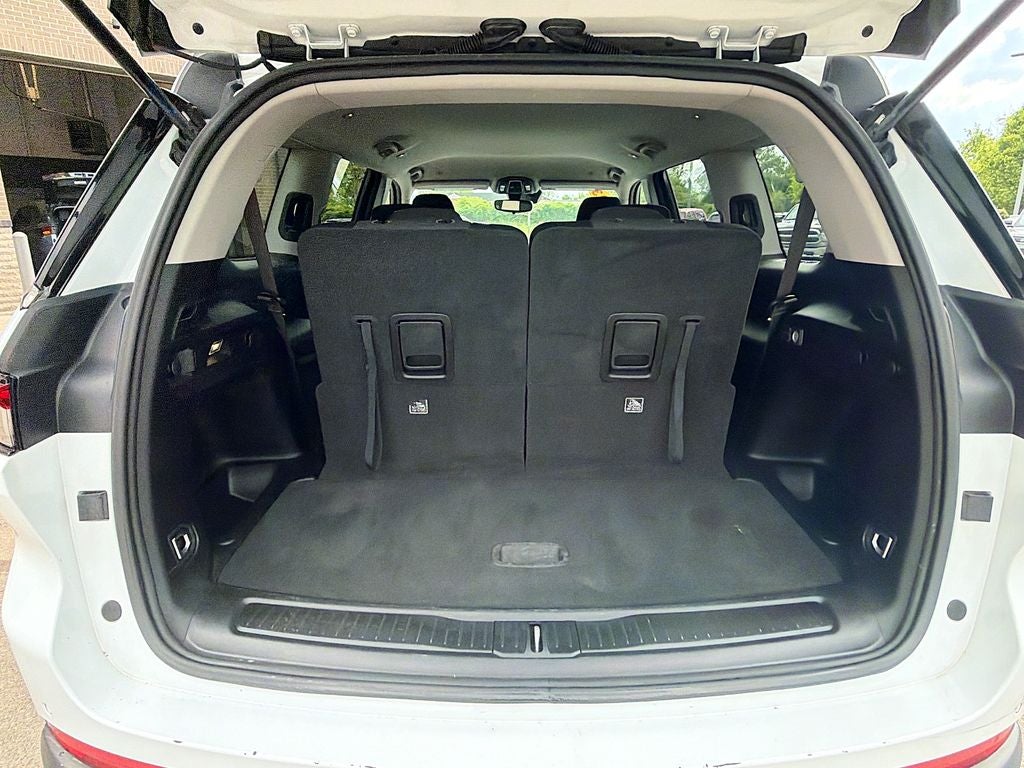 2023 Jeep Grand Cherokee L Laredo 4x2