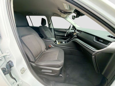 2023 Jeep Grand Cherokee L Laredo 4x2