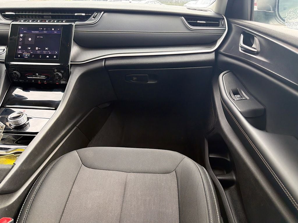 2023 Jeep Grand Cherokee L Laredo 4x2