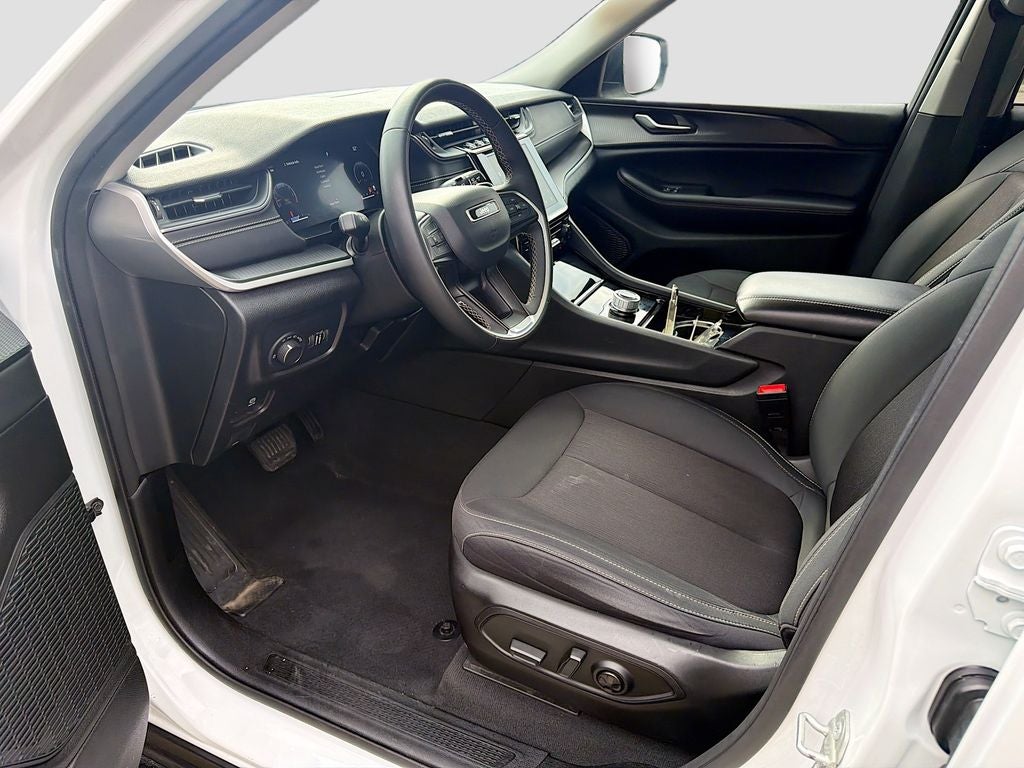 2023 Jeep Grand Cherokee L Laredo 4x2