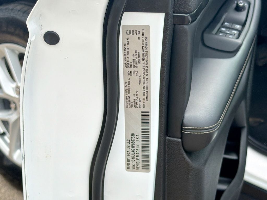 2023 Jeep Grand Cherokee L Laredo 4x2