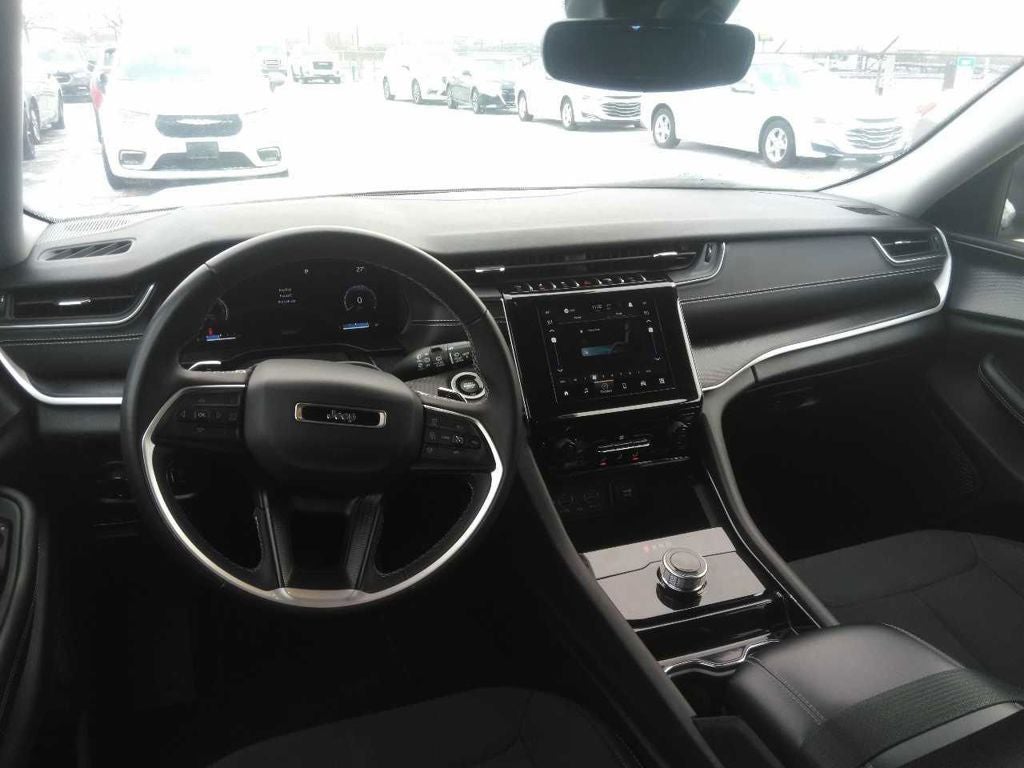 2023 Jeep Grand Cherokee L Laredo 4x2