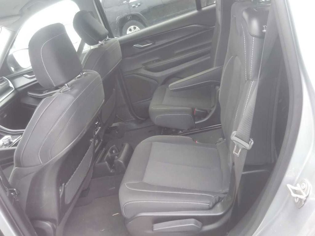 2023 Jeep Grand Cherokee L Laredo 4x2