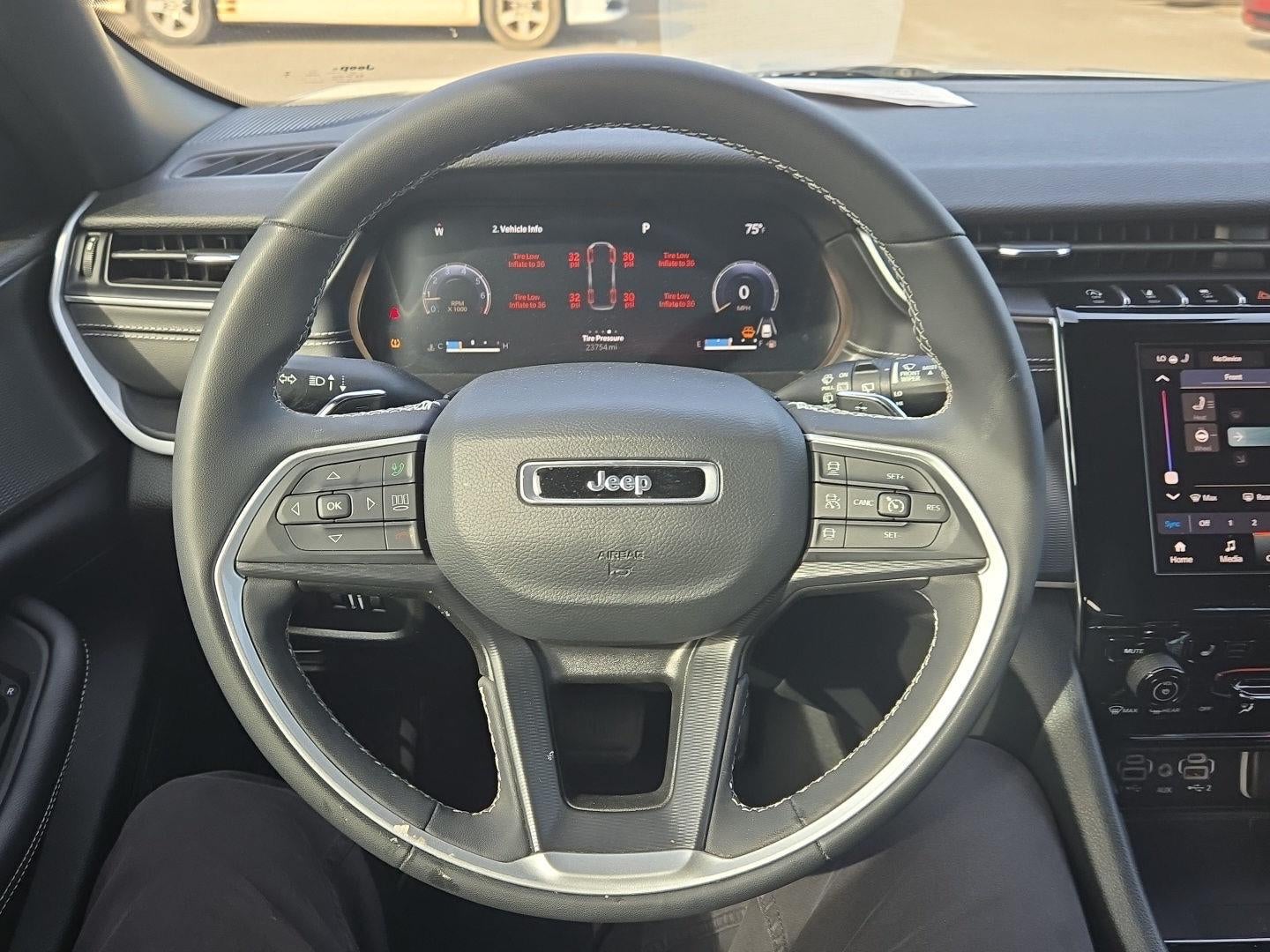 2023 Jeep Grand Cherokee L Altitude 4x2