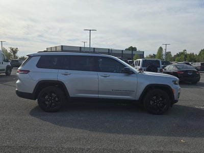 2023 Jeep Grand Cherokee L Altitude 4x2