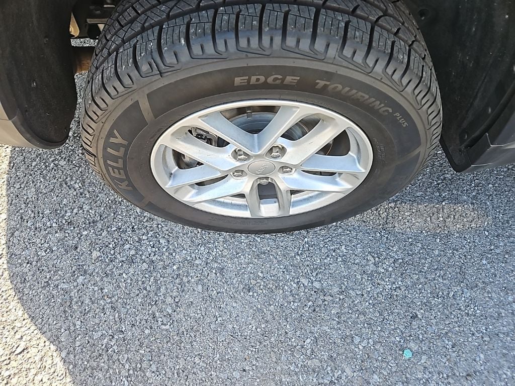 2023 Jeep Grand Cherokee L Laredo 4x2