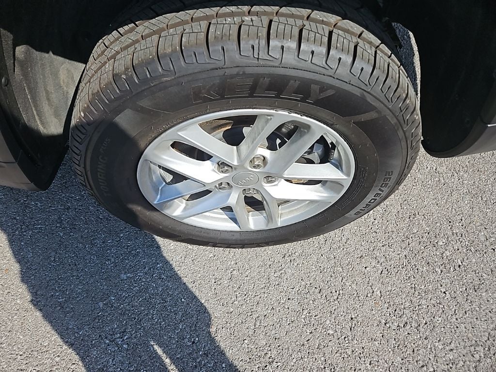 2023 Jeep Grand Cherokee L Laredo 4x2