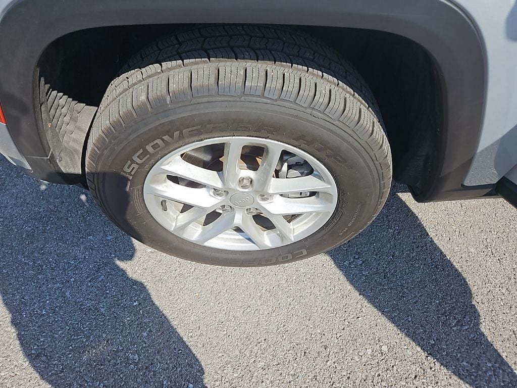 2023 Jeep Grand Cherokee L Laredo 4x2