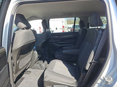 2023 Jeep Grand Cherokee L Laredo 4x2