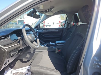 2023 Jeep Grand Cherokee L Laredo 4x2