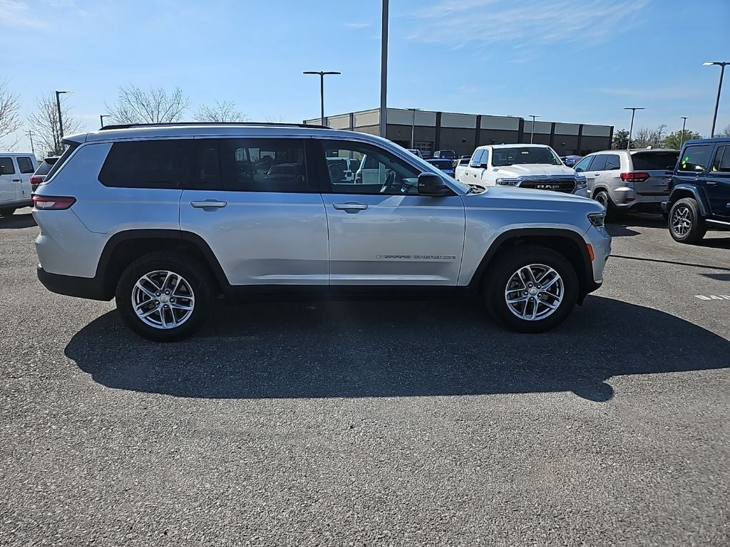 2023 Jeep Grand Cherokee L Laredo 4x2