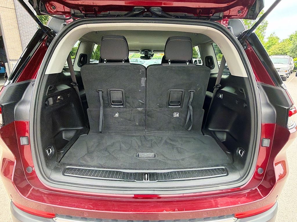 2023 Jeep Grand Cherokee L Laredo 4x2