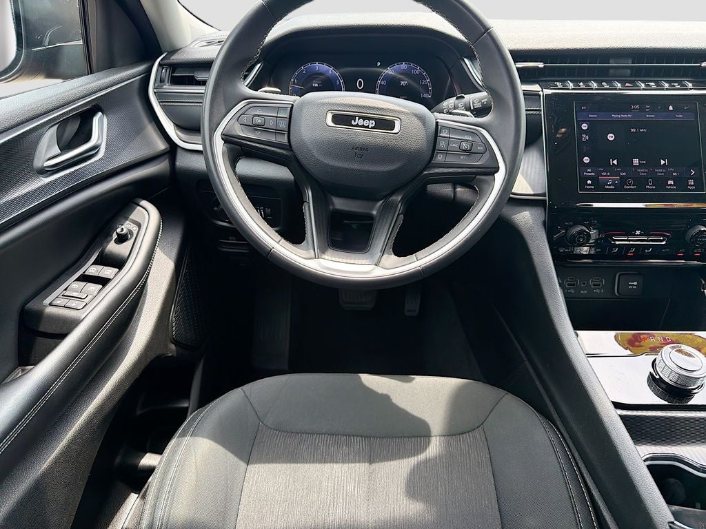 2023 Jeep Grand Cherokee L Laredo 4x2