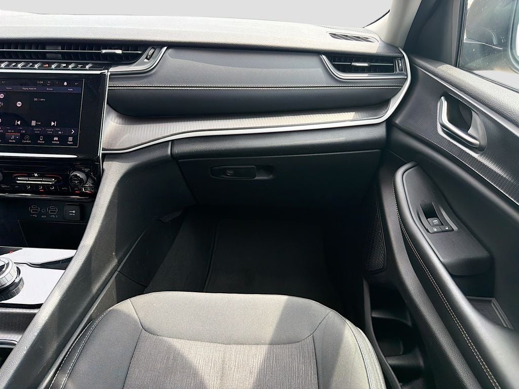 2023 Jeep Grand Cherokee L Laredo 4x2
