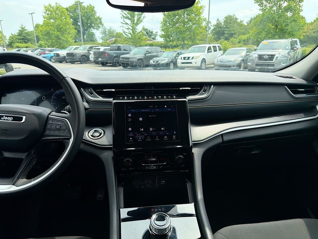 2023 Jeep Grand Cherokee L Laredo 4x2