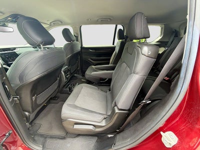 2023 Jeep Grand Cherokee L Laredo 4x2