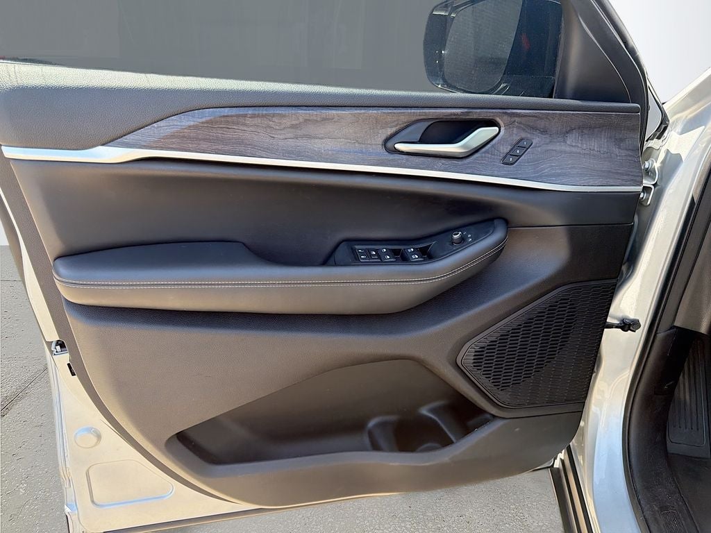 2023 Jeep Grand Cherokee L Limited 4x2