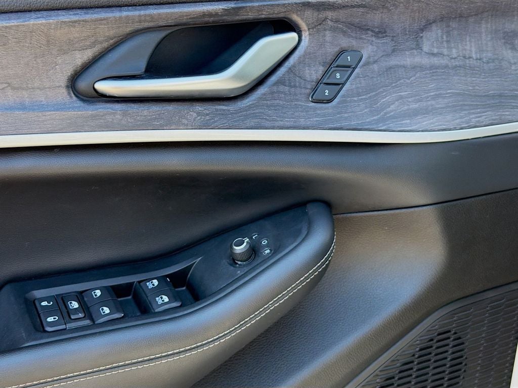 2023 Jeep Grand Cherokee L Limited 4x2