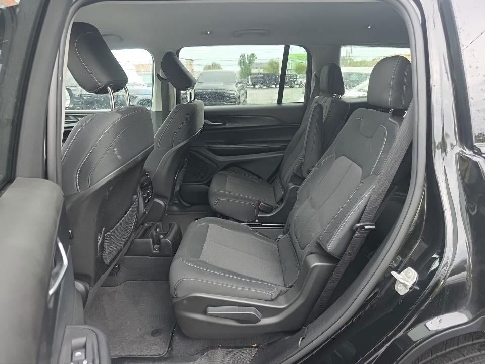 2023 Jeep Grand Cherokee L Laredo 4x4
