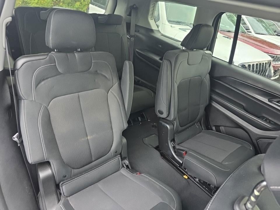2023 Jeep Grand Cherokee L Laredo 4x4