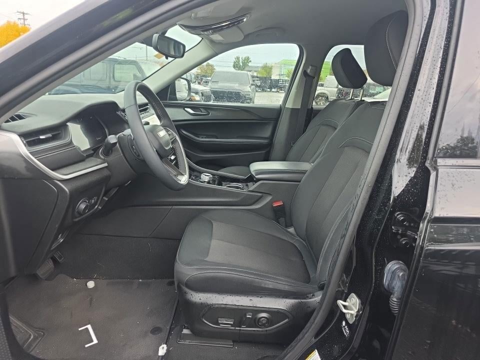 2023 Jeep Grand Cherokee L Laredo 4x4