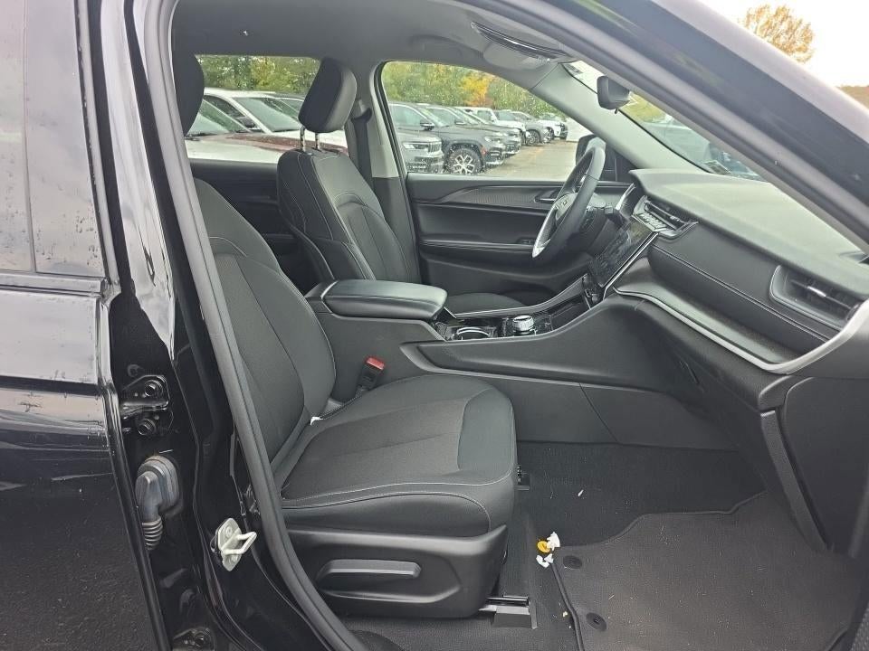 2023 Jeep Grand Cherokee L Laredo 4x4