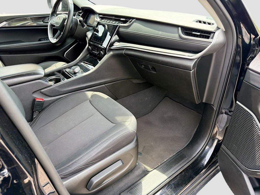 2022 Jeep Grand Cherokee L Laredo 4x4