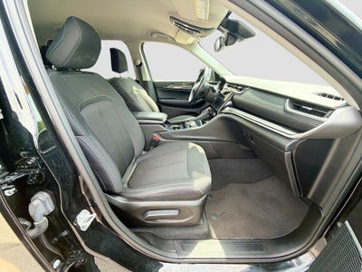 2022 Jeep Grand Cherokee L Laredo 4x4