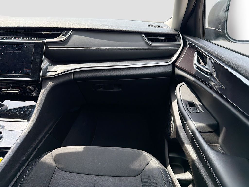 2022 Jeep Grand Cherokee L Laredo 4x4