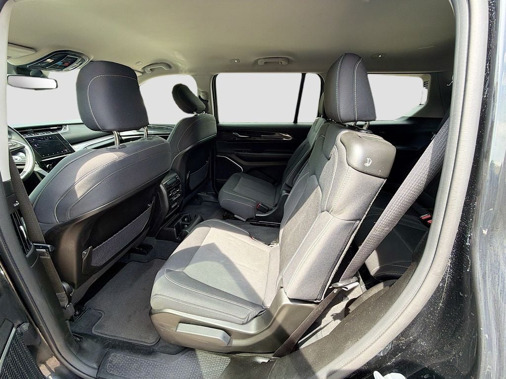 2022 Jeep Grand Cherokee L Laredo 4x4