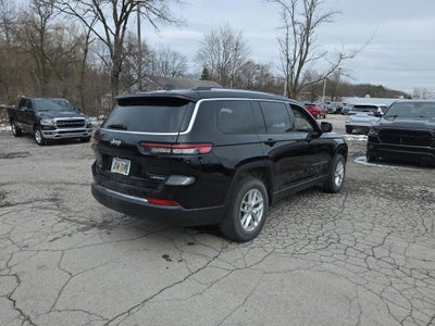 2022 Jeep Grand Cherokee L Laredo 4x4