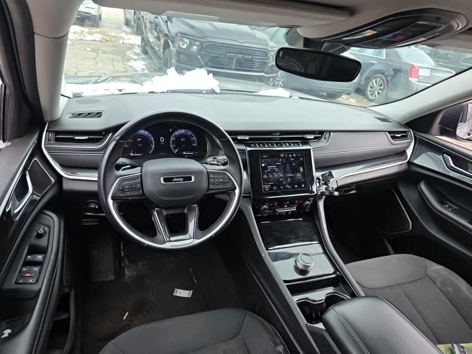 2022 Jeep Grand Cherokee L Laredo 4x4