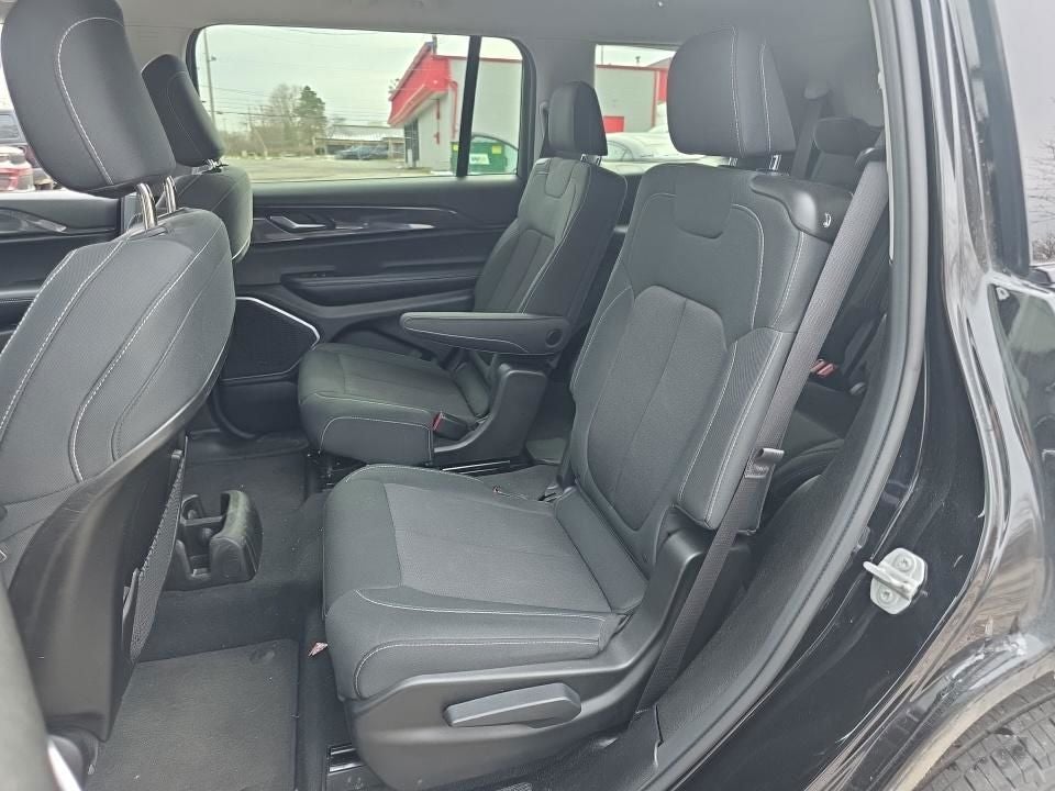 2022 Jeep Grand Cherokee L Laredo 4x4