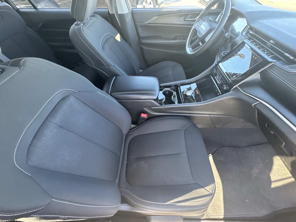 2023 Jeep Grand Cherokee L Laredo 4x4