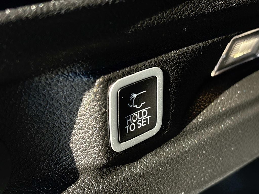 2023 Jeep Grand Cherokee L Laredo 4x4