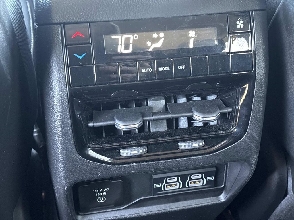 2023 Jeep Grand Cherokee L Laredo 4x4