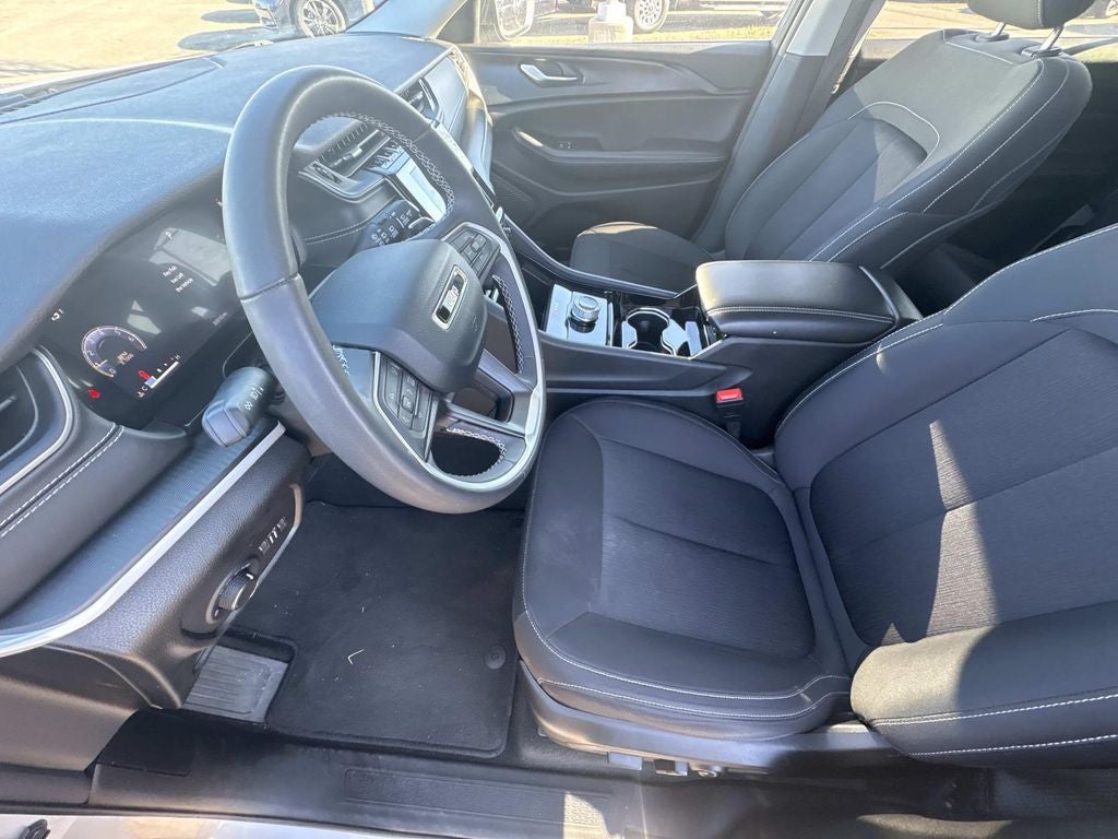 2023 Jeep Grand Cherokee L Laredo 4x4