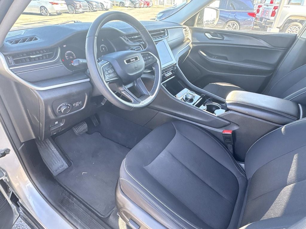 2023 Jeep Grand Cherokee L Laredo 4x4