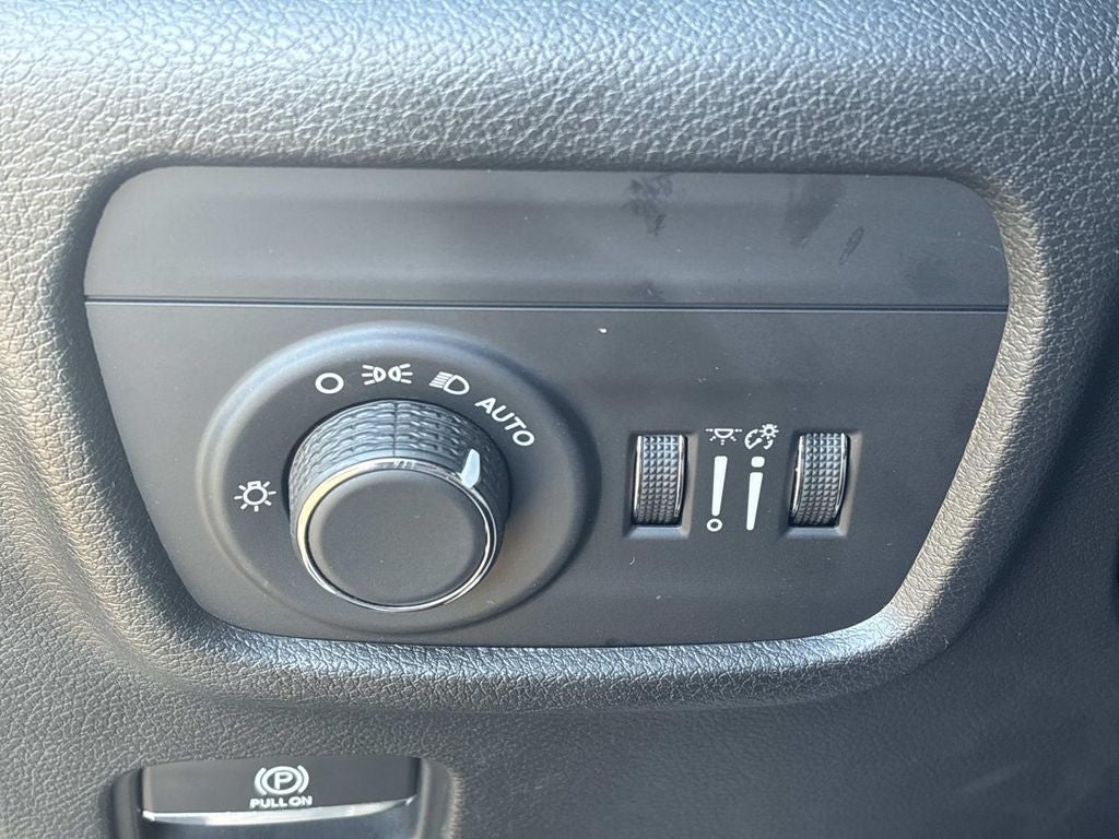 2023 Jeep Grand Cherokee L Laredo 4x4