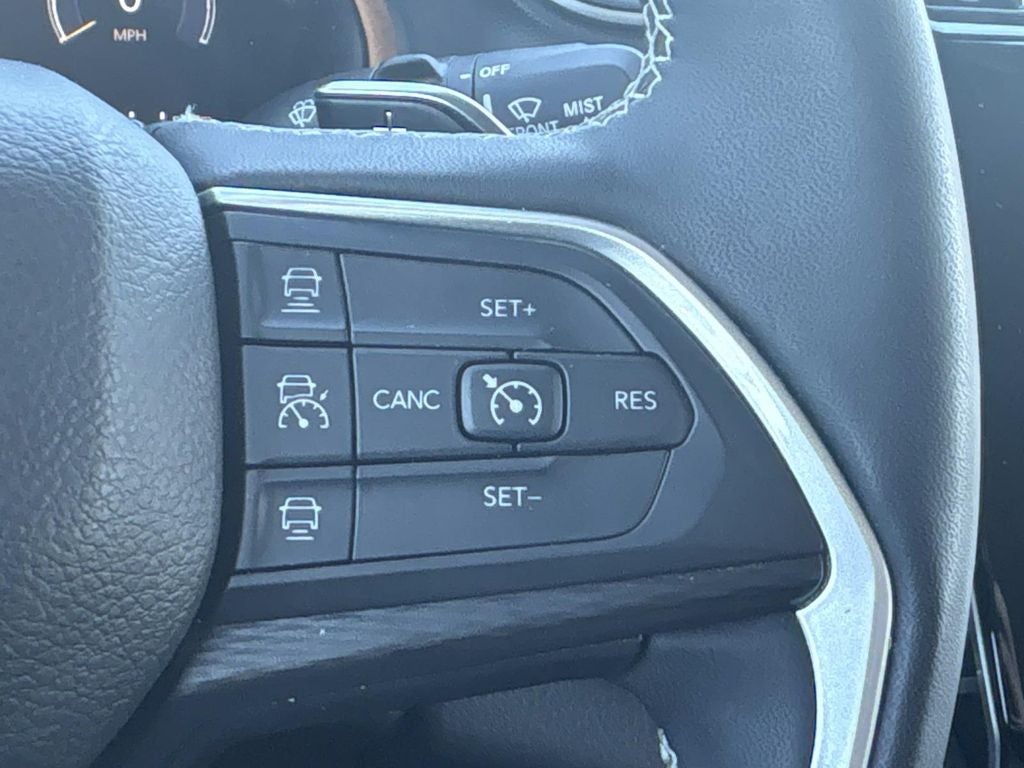 2023 Jeep Grand Cherokee L Laredo 4x4