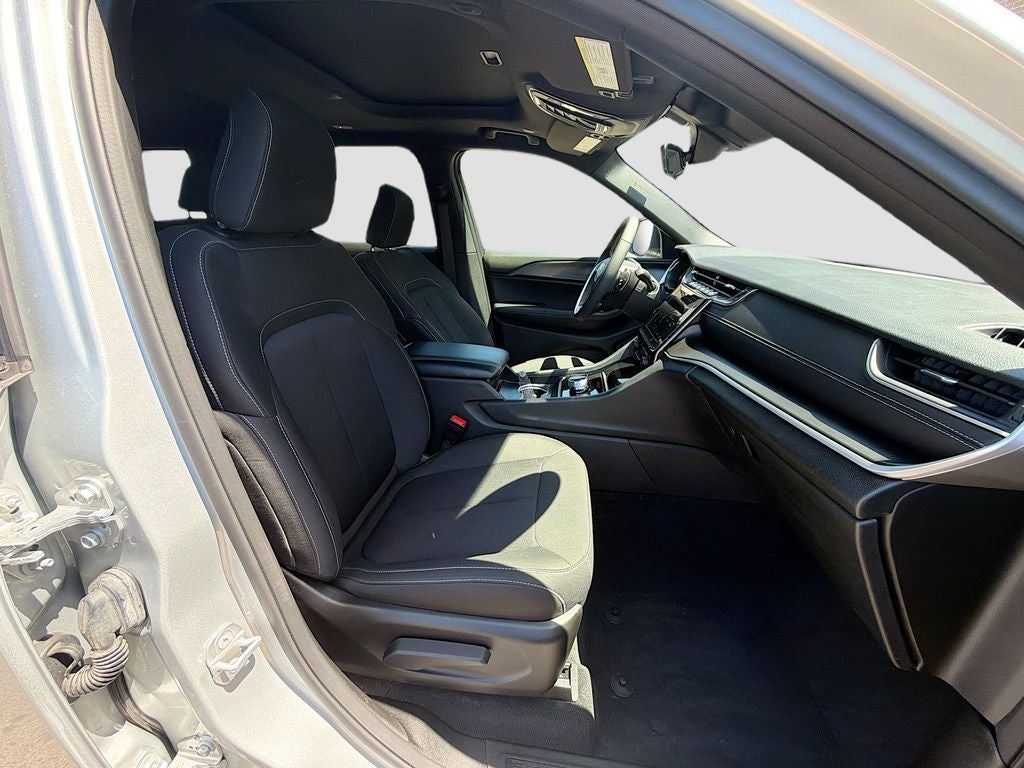 2025 Jeep Grand Cherokee L Laredo X 4x4