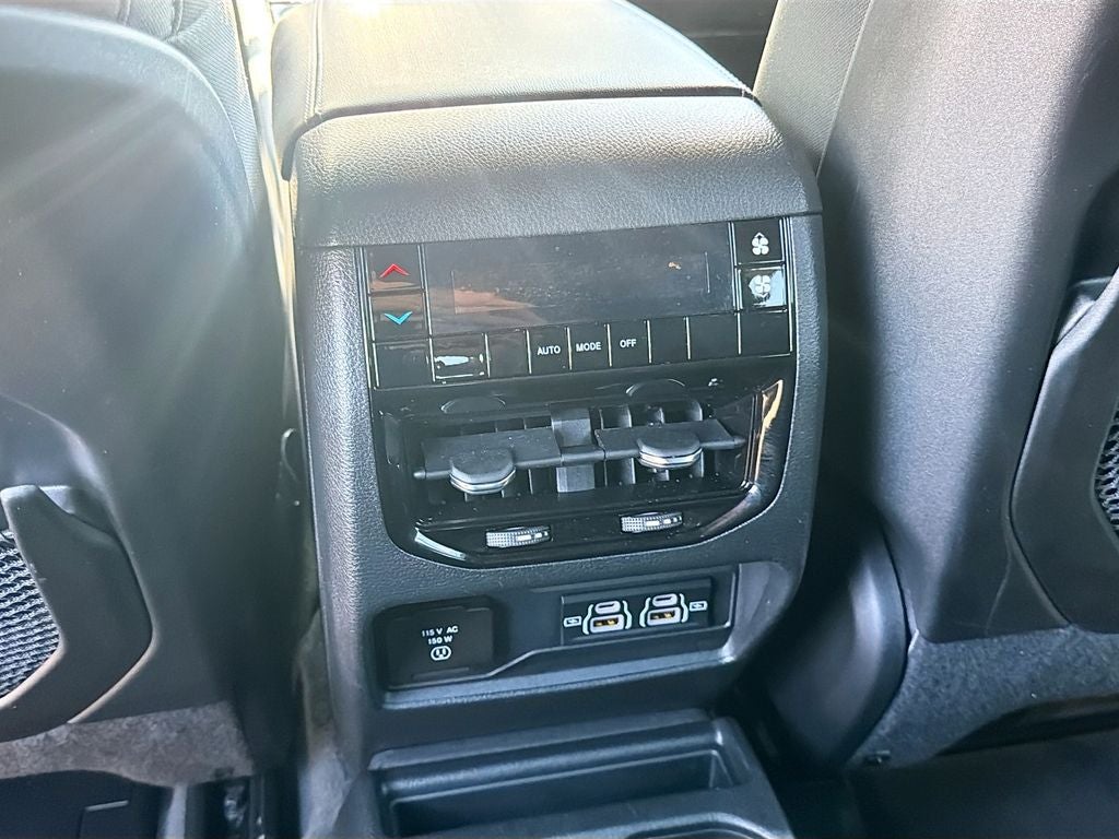 2025 Jeep Grand Cherokee L Laredo X 4x4