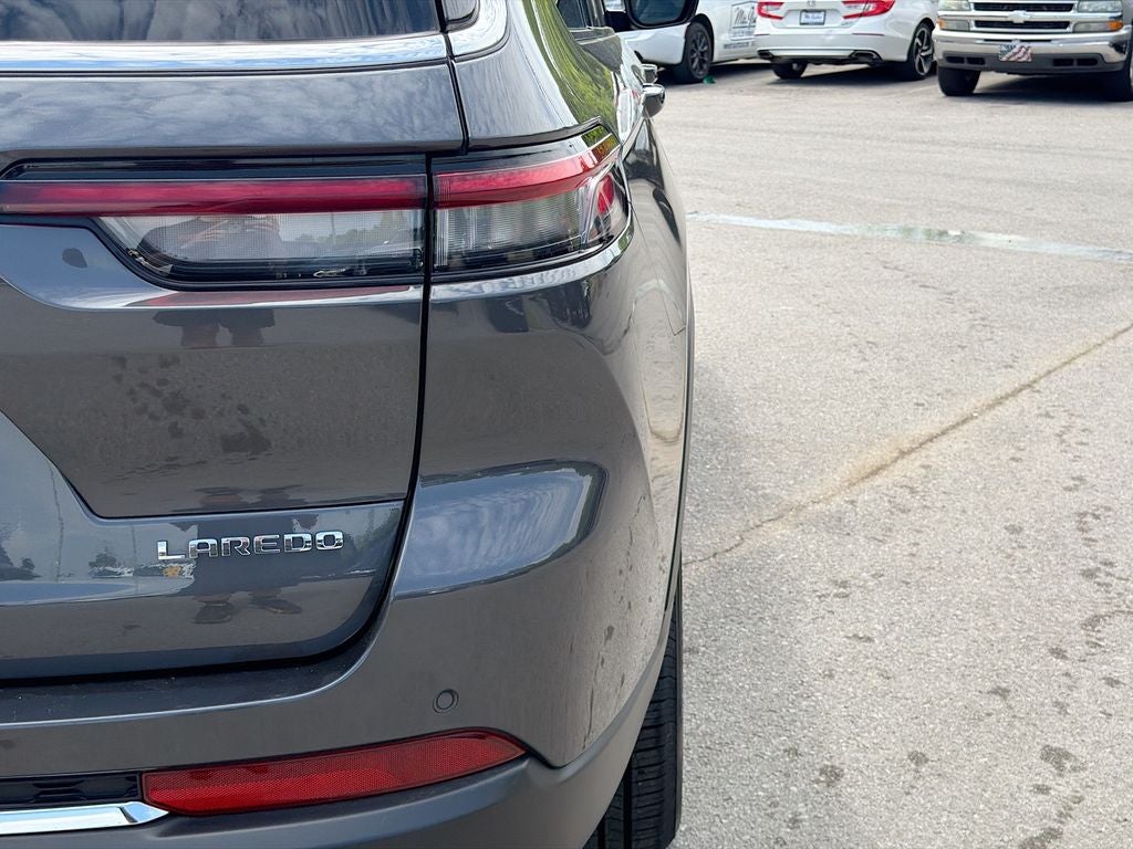 2022 Jeep Grand Cherokee L Laredo 4x4