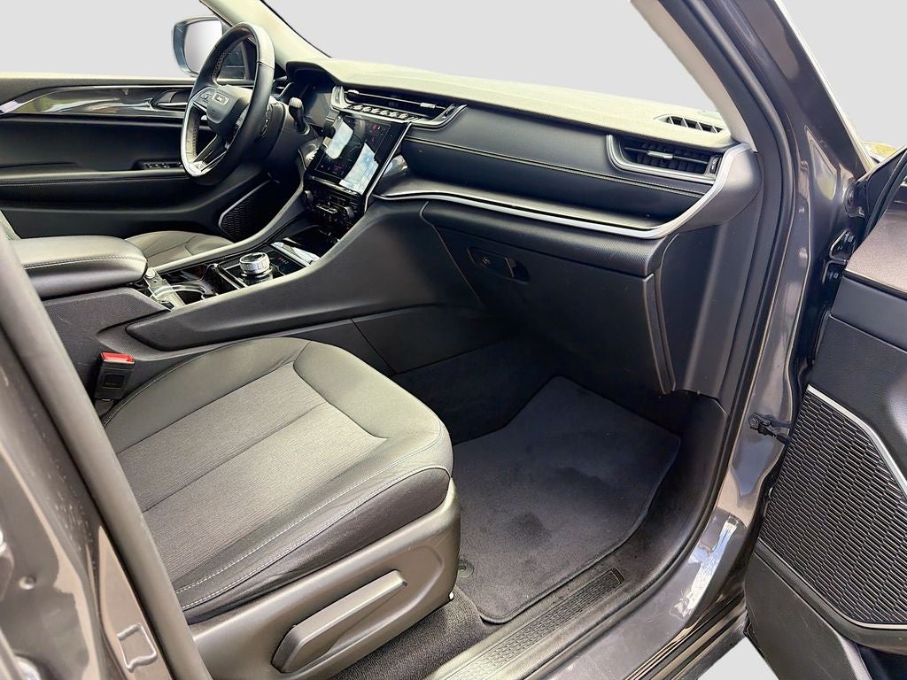 2022 Jeep Grand Cherokee L Laredo 4x4