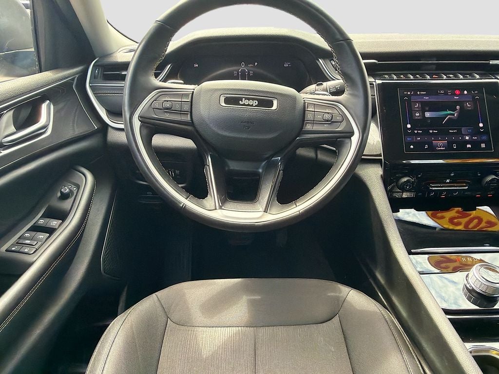 2022 Jeep Grand Cherokee L Laredo 4x4