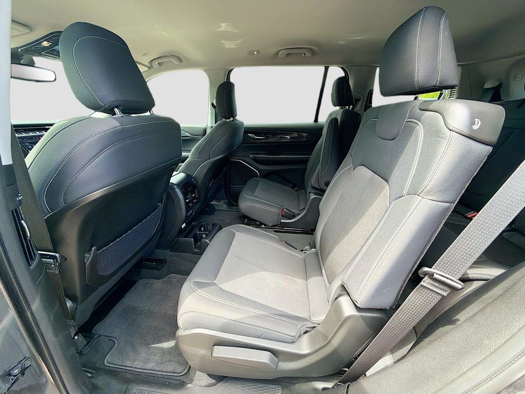 2022 Jeep Grand Cherokee L Laredo 4x4