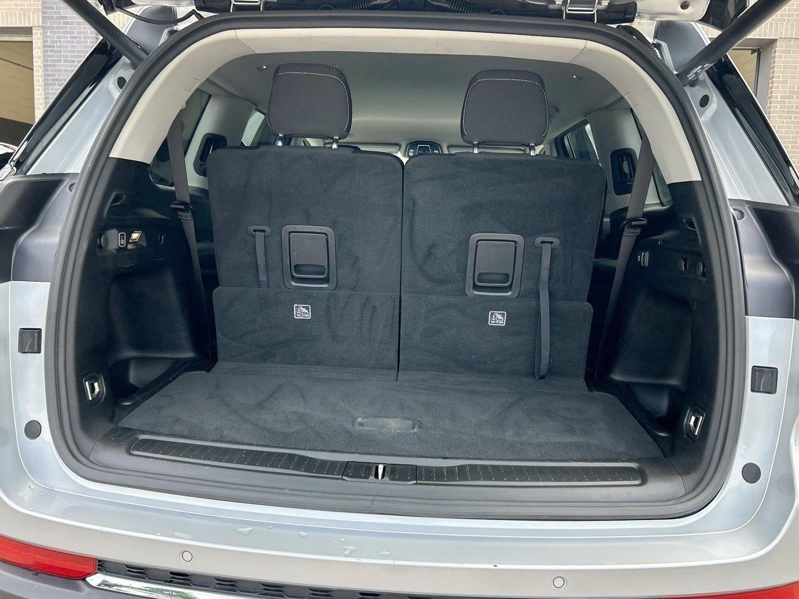 2022 Jeep Grand Cherokee L Laredo 4x4