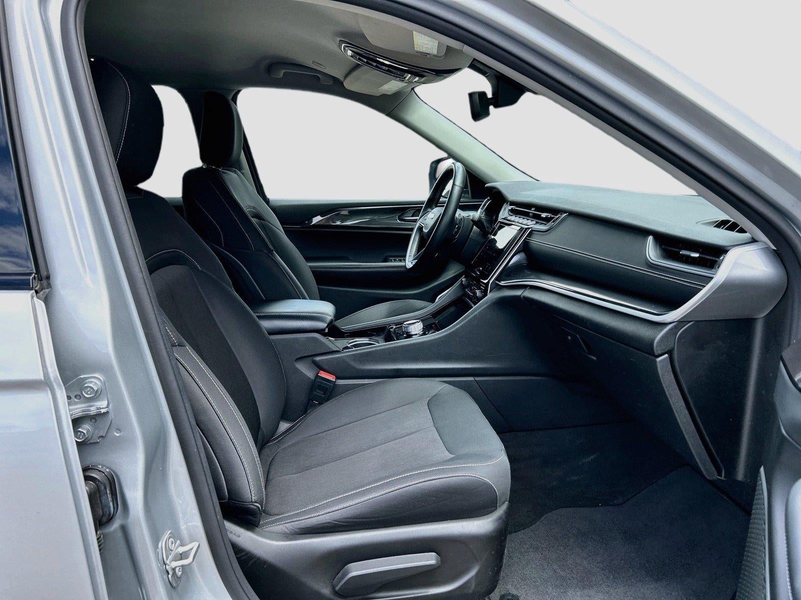 2022 Jeep Grand Cherokee L Laredo 4x4